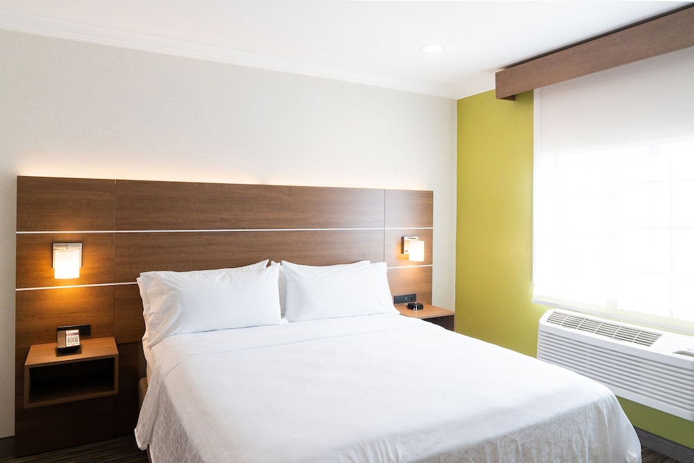 Holiday Inn Express Suites Davis University Area - photo 27