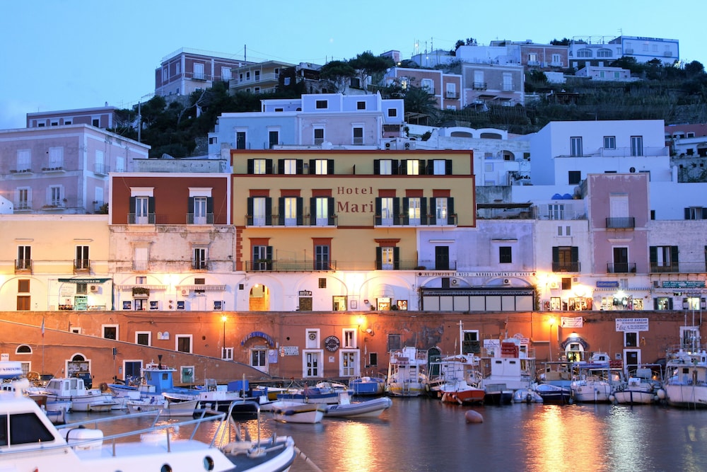 Mari - carbon neutral hotel in Ponza