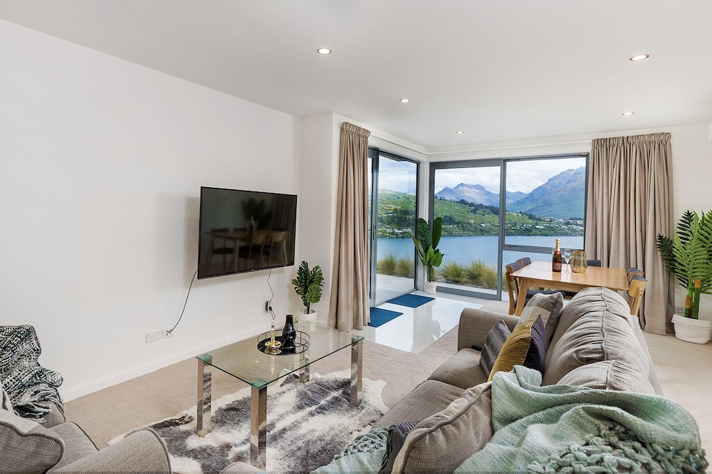 Executive Living in Bluewater — 4-Star Luxury Hotel in Queenstown, New Zealand