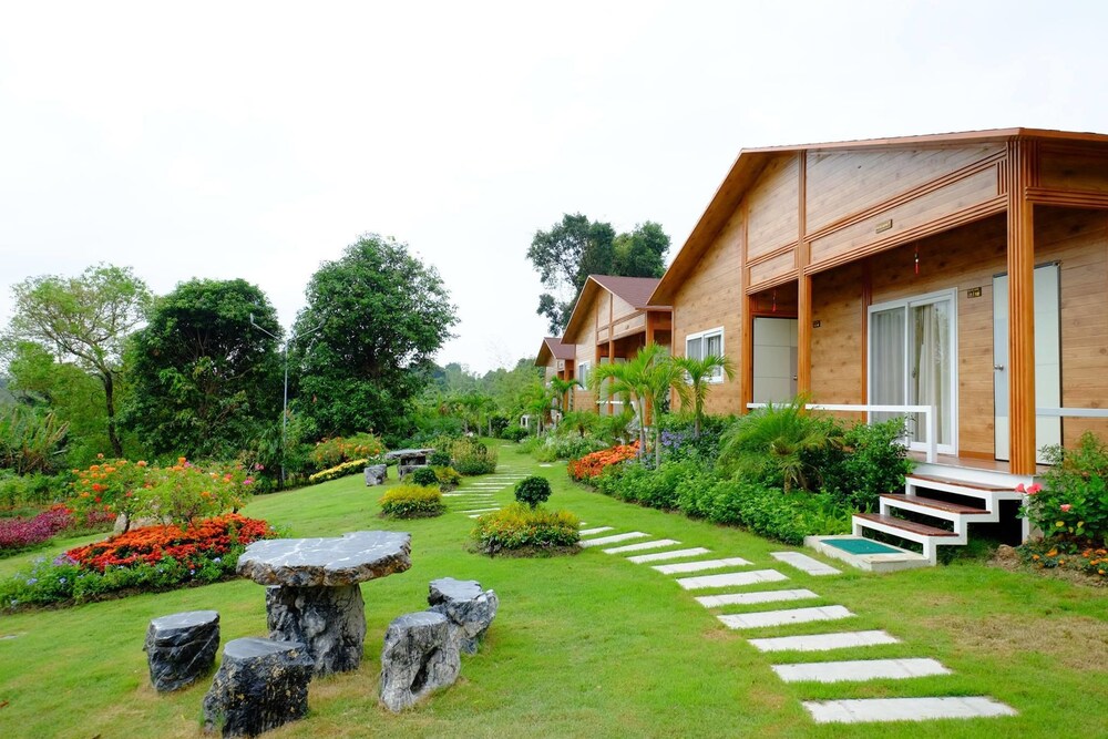 Ravin Home Resort — hotel in Pak Phli