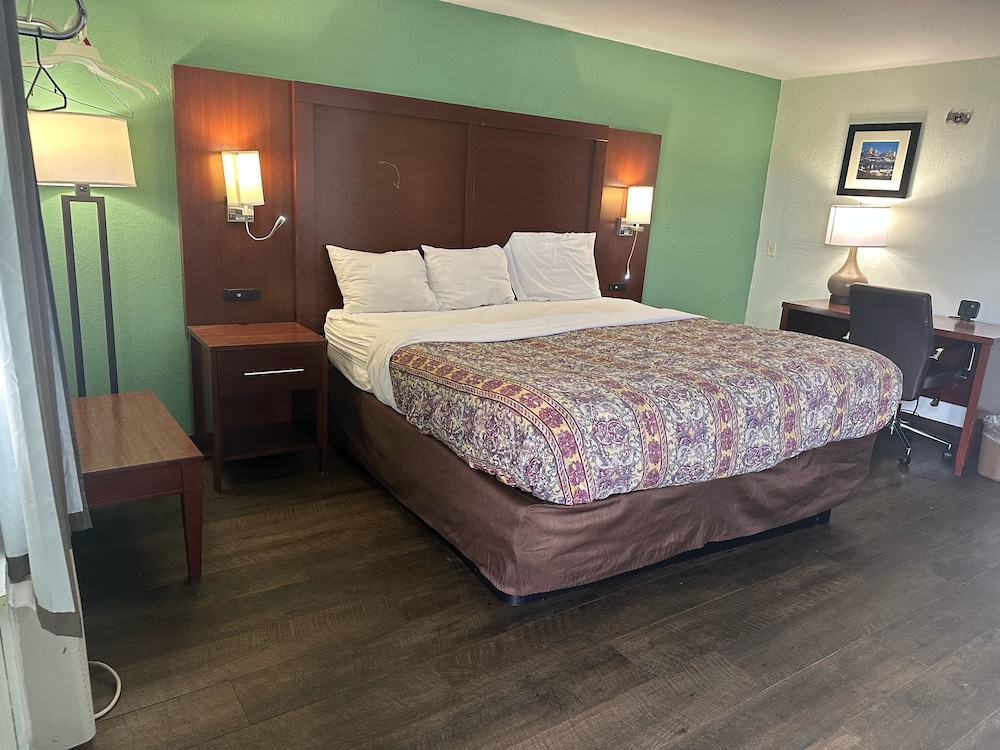 Hillcrest Motel By OYO Aurora IN Near Lawrenceburg - photo 5