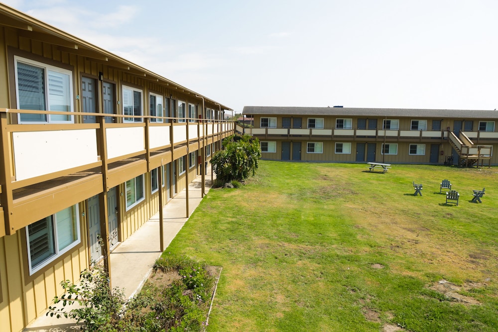 Silver Surf Motel - photo 124