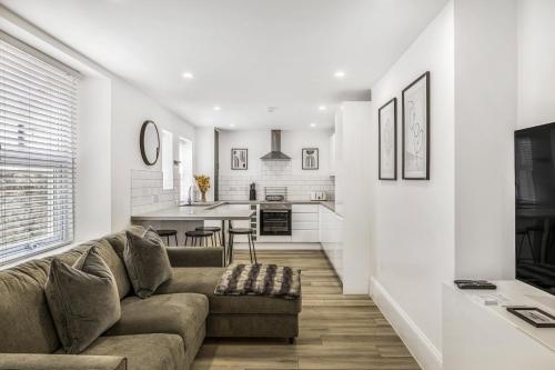 NEW Stunning Plymouth Central Apartment Sleeps 6 — 4-Star Luxury Hotel in Plymouth, United Kingdom
