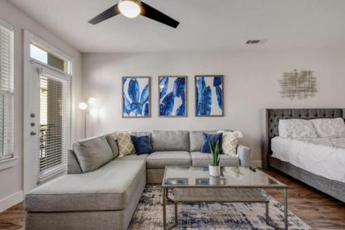 Experience Downtown Studio Near River Walk — 4-Star Luxury Hotel in San Antonio, United States