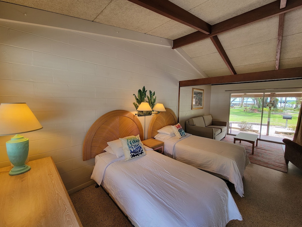 Tropical Resort & Marina on Lake Beresford - photo 4