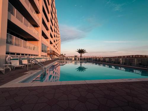 Beachfront Bliss Absolute Gulf Front 2 Bedroom Condo book now for Spring 2026 — 4-Star Luxury Hotel in Navarre, United States