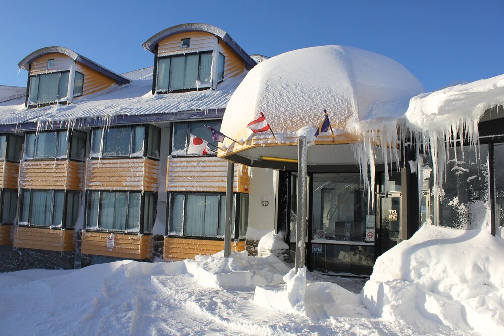 Perisher Manor Hotel - carbon neutral hotel in Kosciuszko National Park