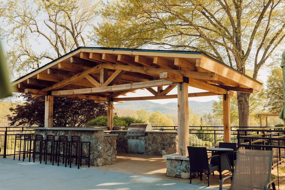 Tremont Lodge & Resort - photo 290