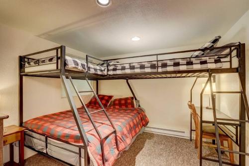 Spacious Lakeview Heavenly Mountain Escape