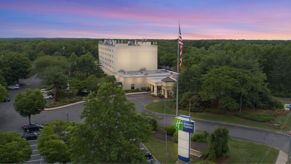 Holiday Inn Express Stony Brook by IHG — hotel near Long Island MacArthur Airport