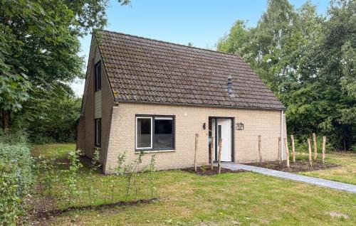 3 Bedroom Stunning Home In Hoeven — 4-Star Luxury Hotel in Hoeven, Netherlands
