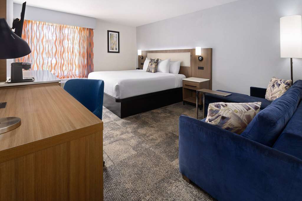 La Quinta Inn & Suites by Wyndham Atlanta South Newnan - photo 19