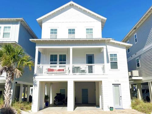 Sugar Beach Retreat — 4-Star Luxury Hotel in Navarre, United States