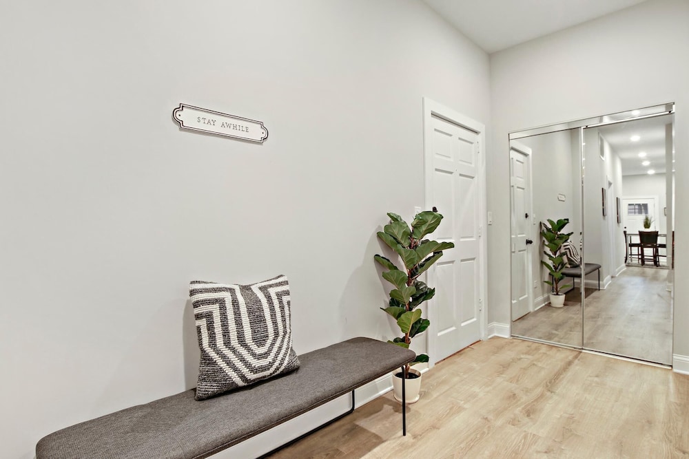 Prime 3BR Apt Lawndale rep — 4-Star Luxury Hotel in Chicago, United States