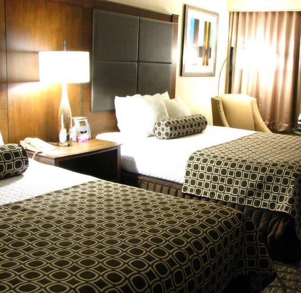North Baltimore Plaza Hotel - photo 20