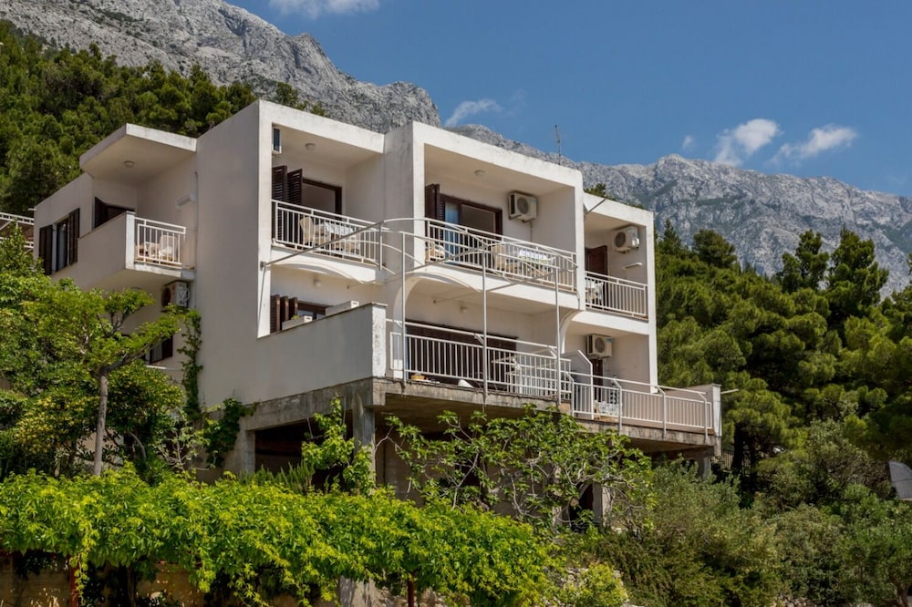 Vedra Free Parking and Close to the Beach C3 in Baska Voda, Croatia