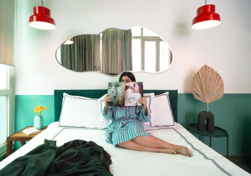 Evara Stylish and Luxury Apartments in HKV 900SQFT Spacious — 4-Star Luxury Hotel in New Delhi, India