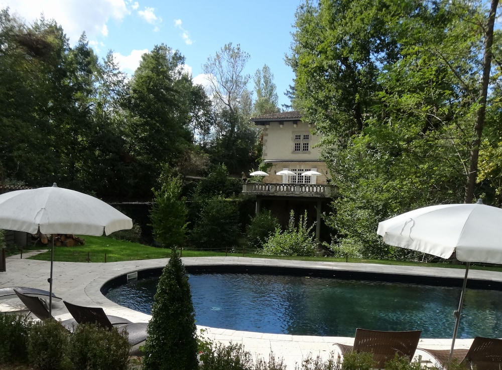Hostellerie les Gorges de l’Aveyron pet-friendly hotel Montricoux