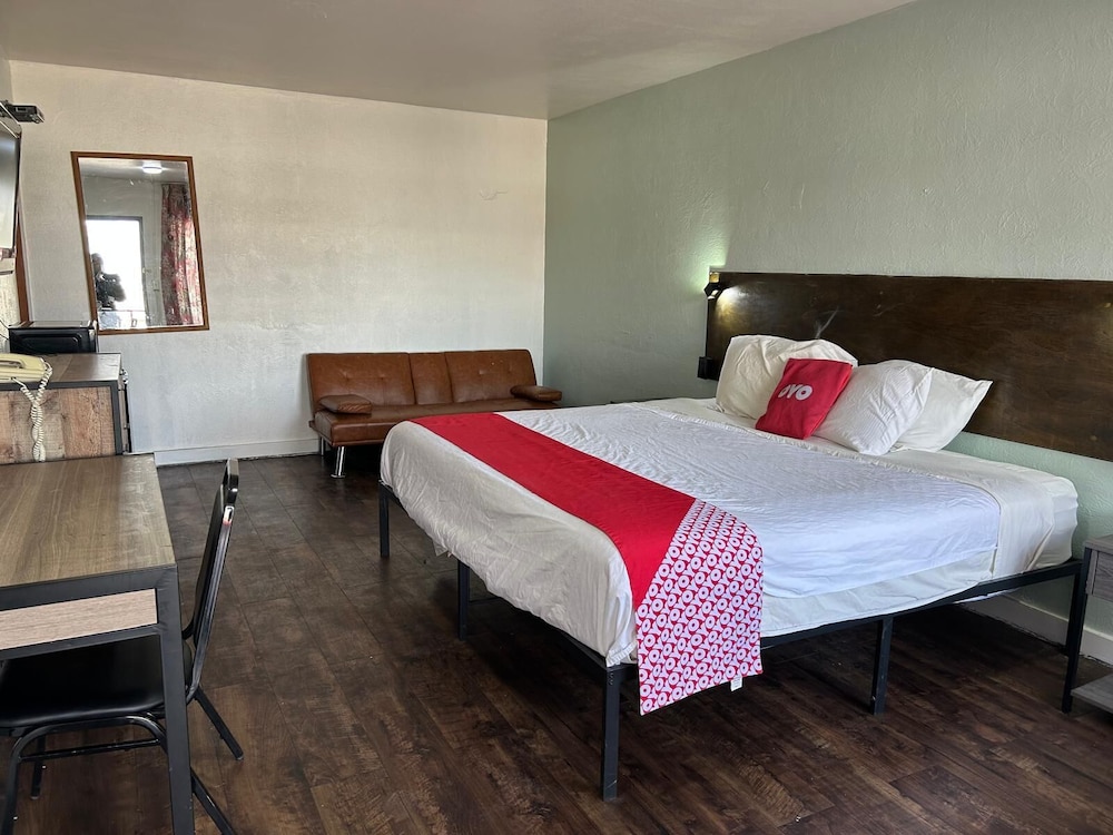OYO Hotel Downtown Peoria I 74 - photo 20