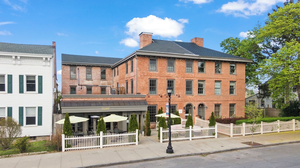 Howard Hotel in Hudson, United States