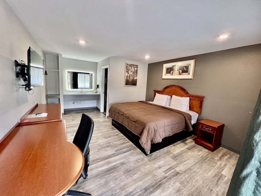 Ozark Inn Suites — Ozark