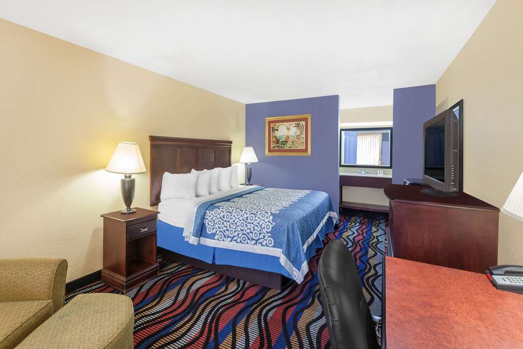 Days Inn by Wyndham Uvalde - photo 9