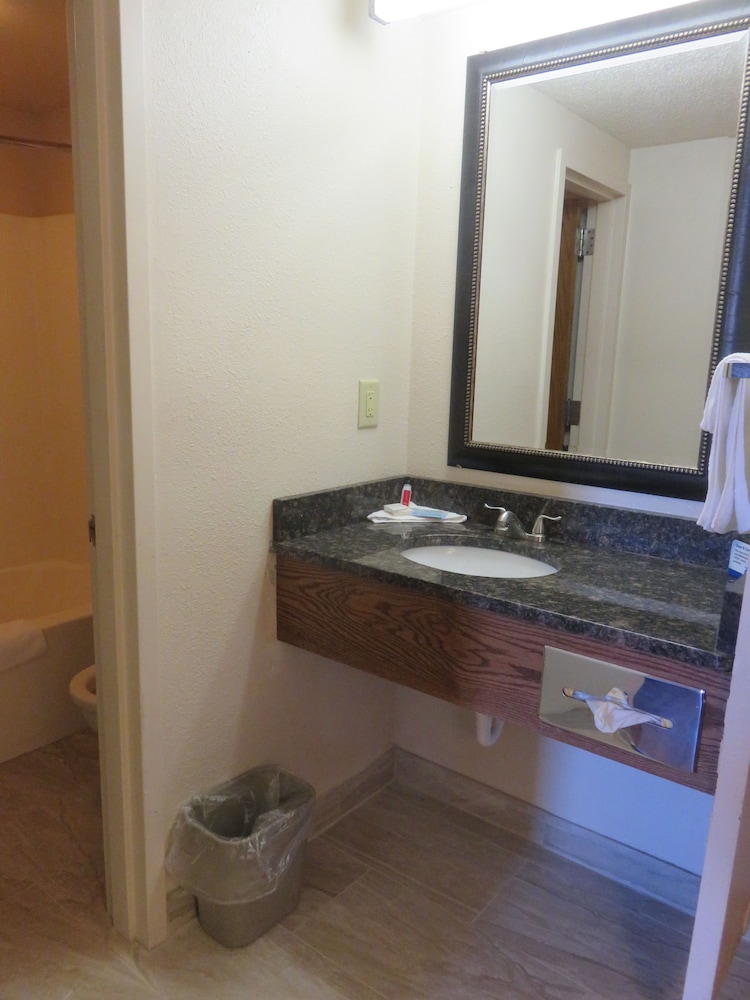 Baymont by Wyndham Fargo - photo 42