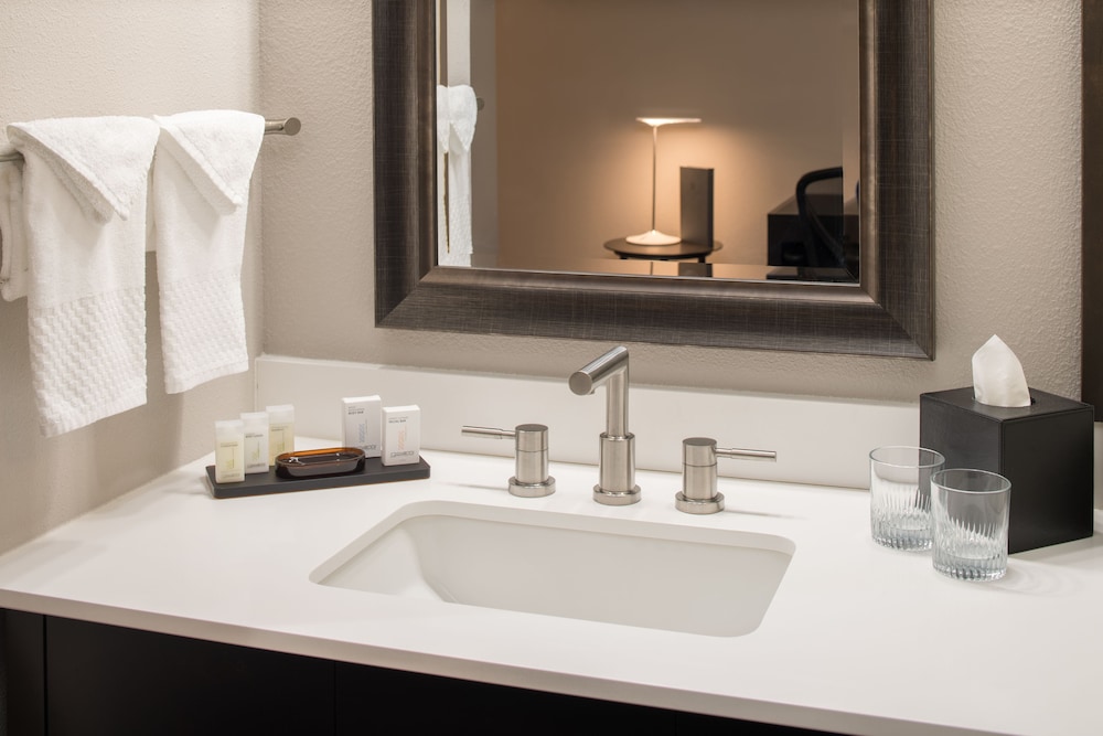 Embassy Suites by Hilton Seattle Tacoma International Airport - photo 9