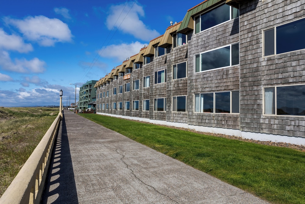 Ebb Tide Oceanfront Inn - photo 81