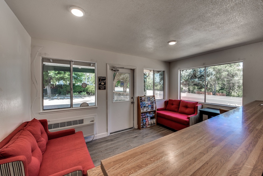 Angels Inn - photo 2