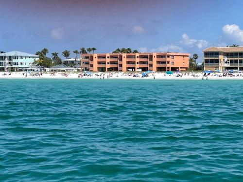Coquina Beach Club Condo — 4-Star Luxury Hotel in Bradenton Beach, United States