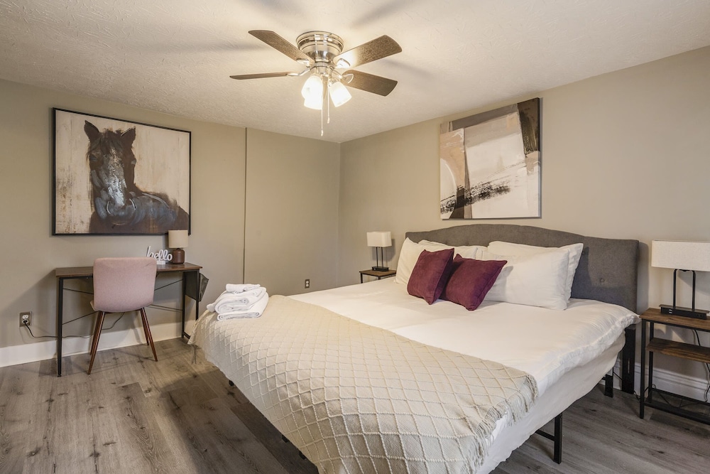 Newly Renovated 4br Cozysuites — Louisville