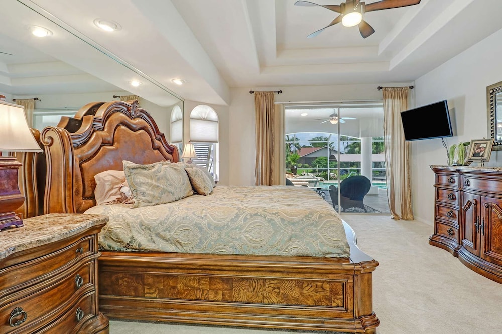 833 Monticello Ct - featured photo
