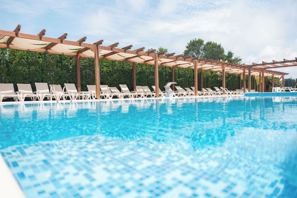 Emerald Hotel - carbon neutral hotel in Ulcinj