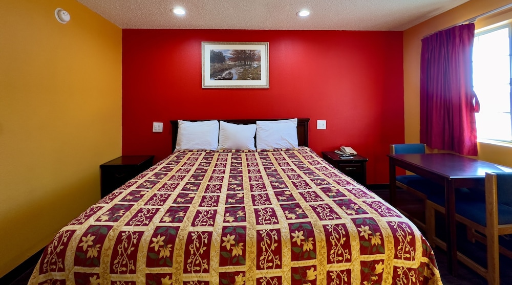 Razorback Inn - photo 8