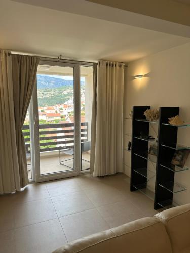 Cruise Ship Bridge View Apartment Luka