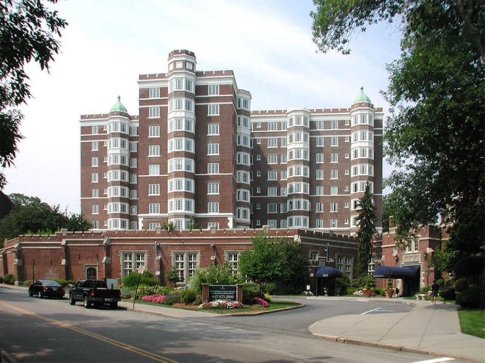 Longwood Towers Apartments — hotel in Brookline