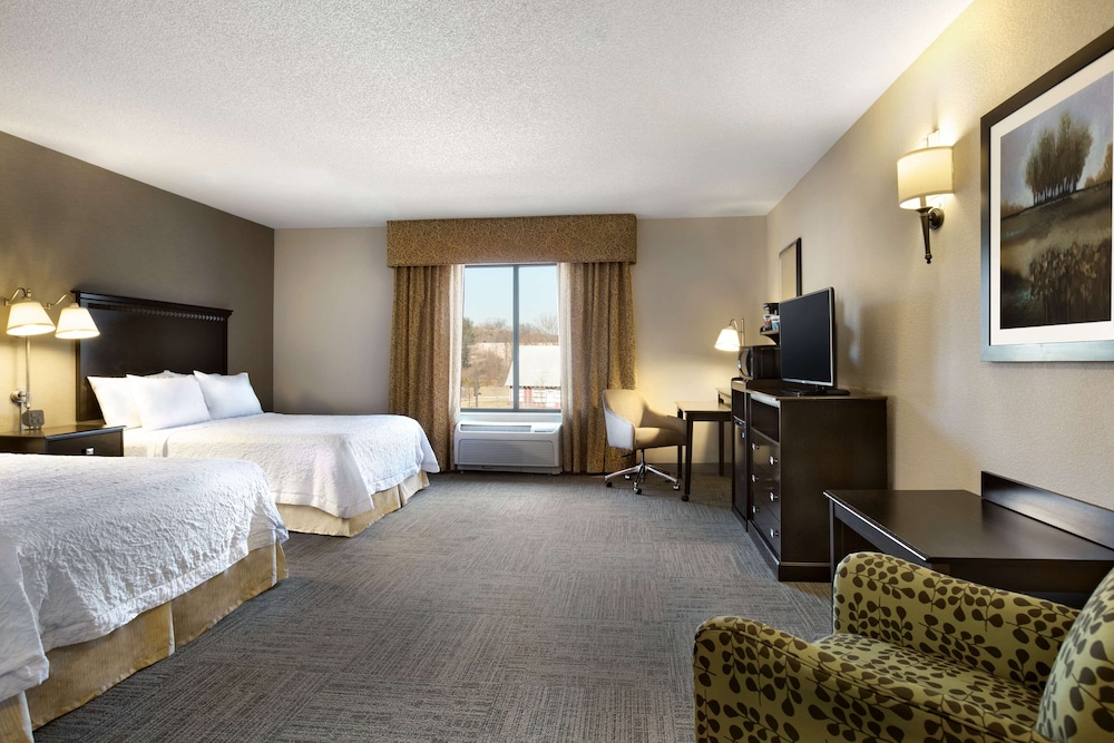 Hampton Inn & Suites Mahwah - photo 13