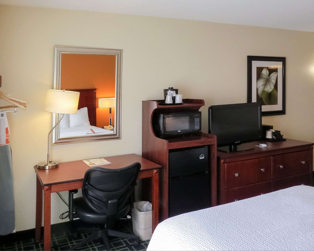 Quality Inn Cranberry Township - photo 13