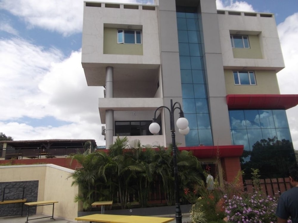 Hotel Trimurti Pride - last minute hotel in Pune