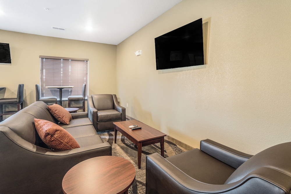 Cobblestone Hotel & Suites Newport - photo 48