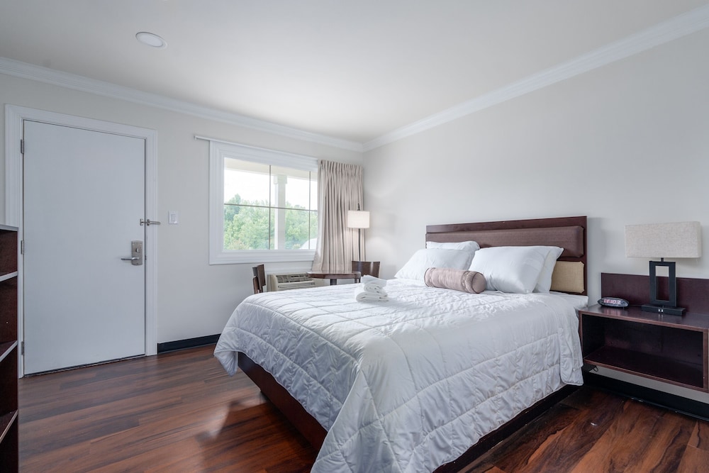 Crewe Boutique Inn - photo 15