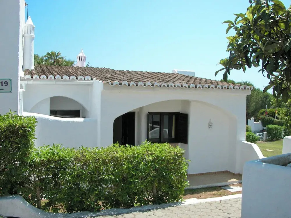 Baiona Club Villa 19 — 4-Star Luxury Hotel in Porches, Portugal