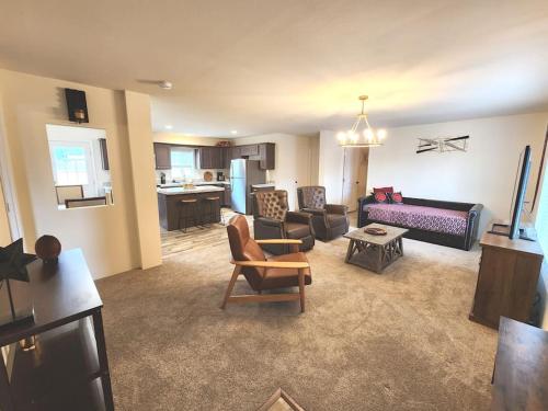 Westeros GoT Themed Cabin in the Olympic Forest. — 4-Star Luxury Hotel in Forks, United States