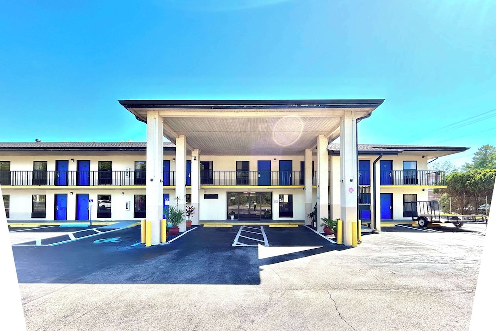 Travelodge by Wyndham Alachua - featured photo
