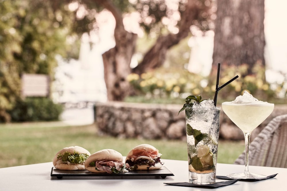 מזון ומשקאות