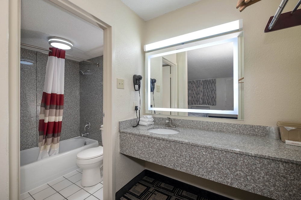 Red Roof Inn Murray - photo 20