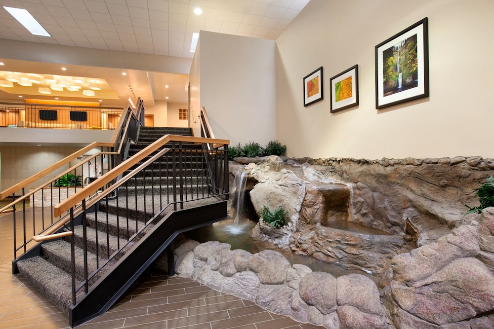 Holiday Inn Airport Portland by IHG - photo 31