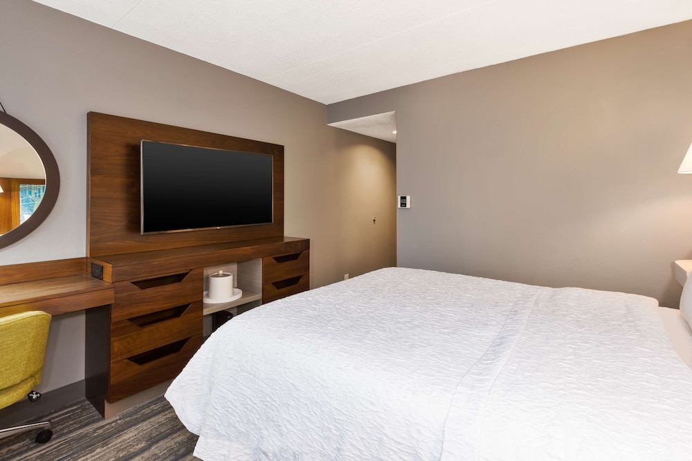 Hampton Inn Traverse City - photo 22