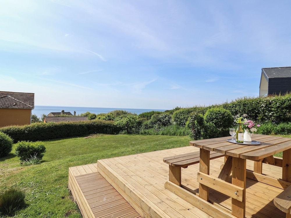 Tillicum — hotel in Charmouth